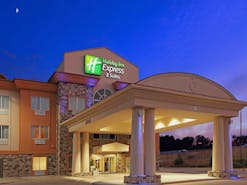 Holiday Inn Express Hotel & Suites Marshall