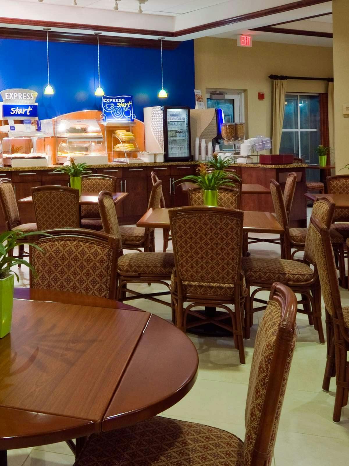 Hotel Holiday Inn Express Hotel & Suites Miami Kendall photo 5