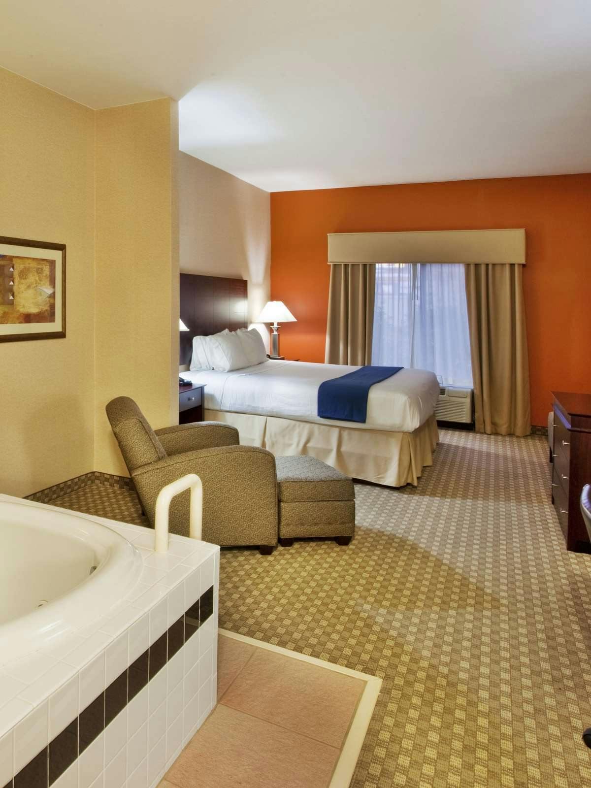 Hotel Holiday Inn Express Hotel & Suites McDonough photo 2