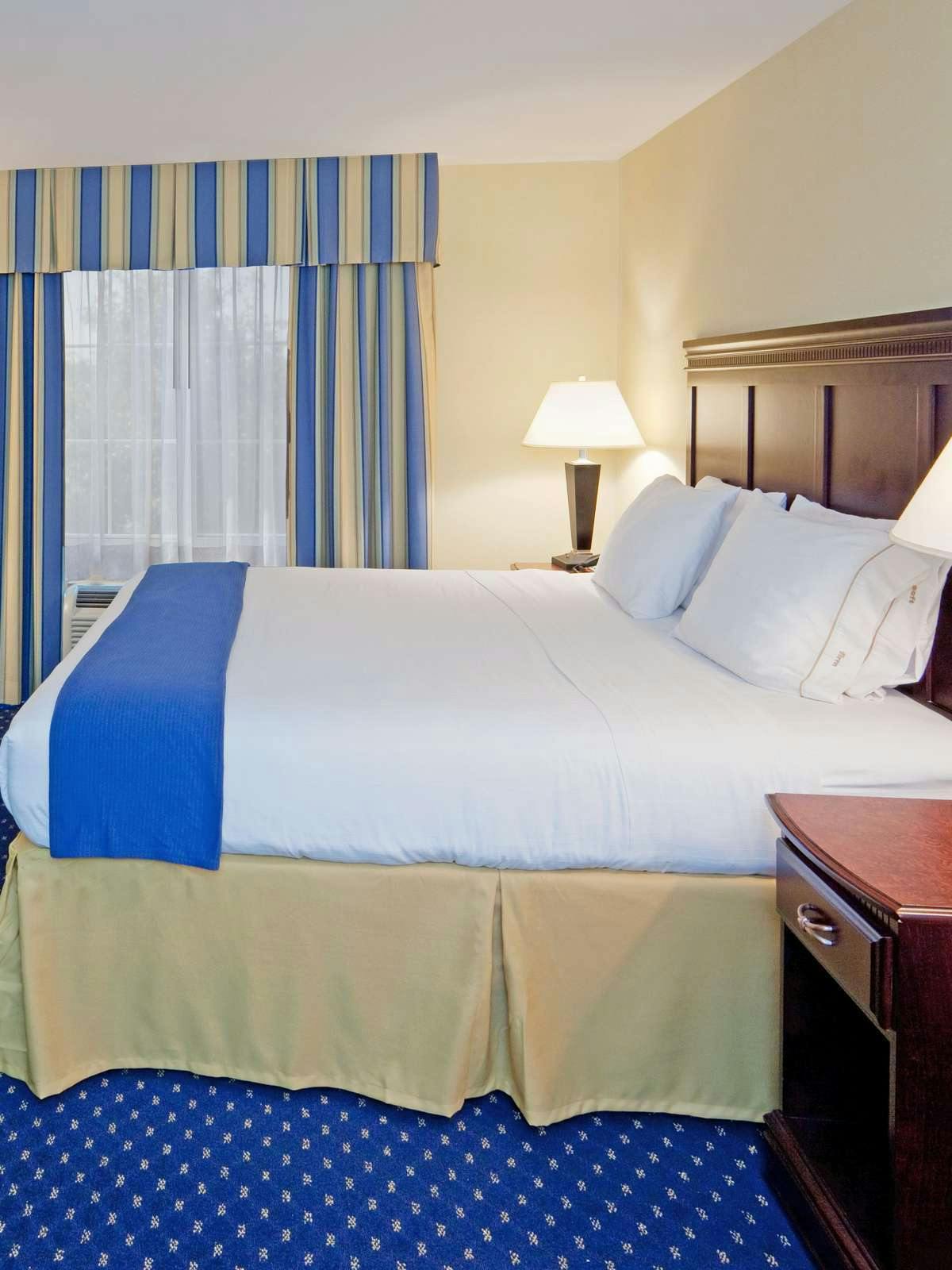 Hotel Holiday Inn Express Hotel & Suites Middleboro Raynham photo 1