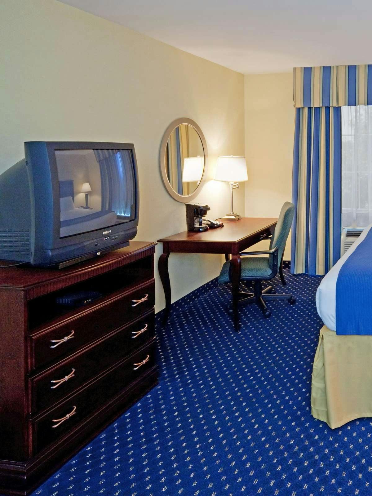 Hotel Holiday Inn Express Hotel & Suites Middleboro Raynham photo 2