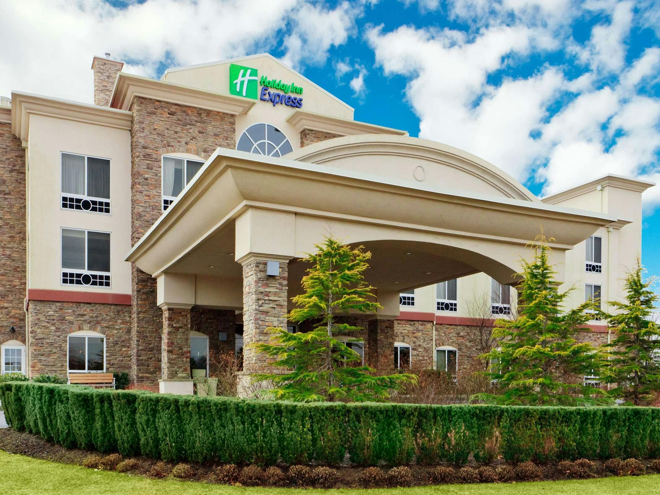 Holiday Inn Express Hotel &amp; Suites Long Island East End
