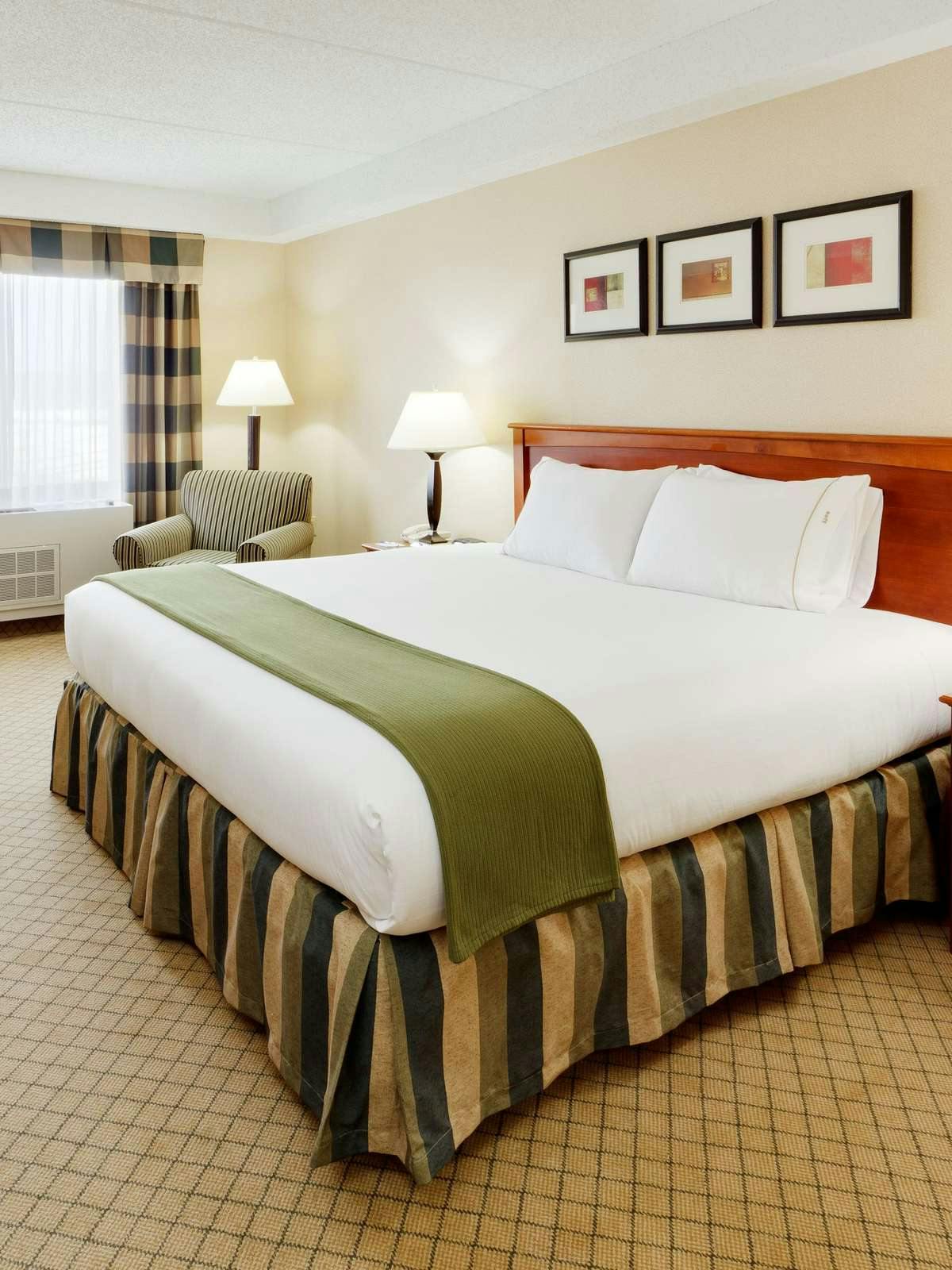 Hotel Holiday Inn Express Hotel & Suites Long Island East End photo 1