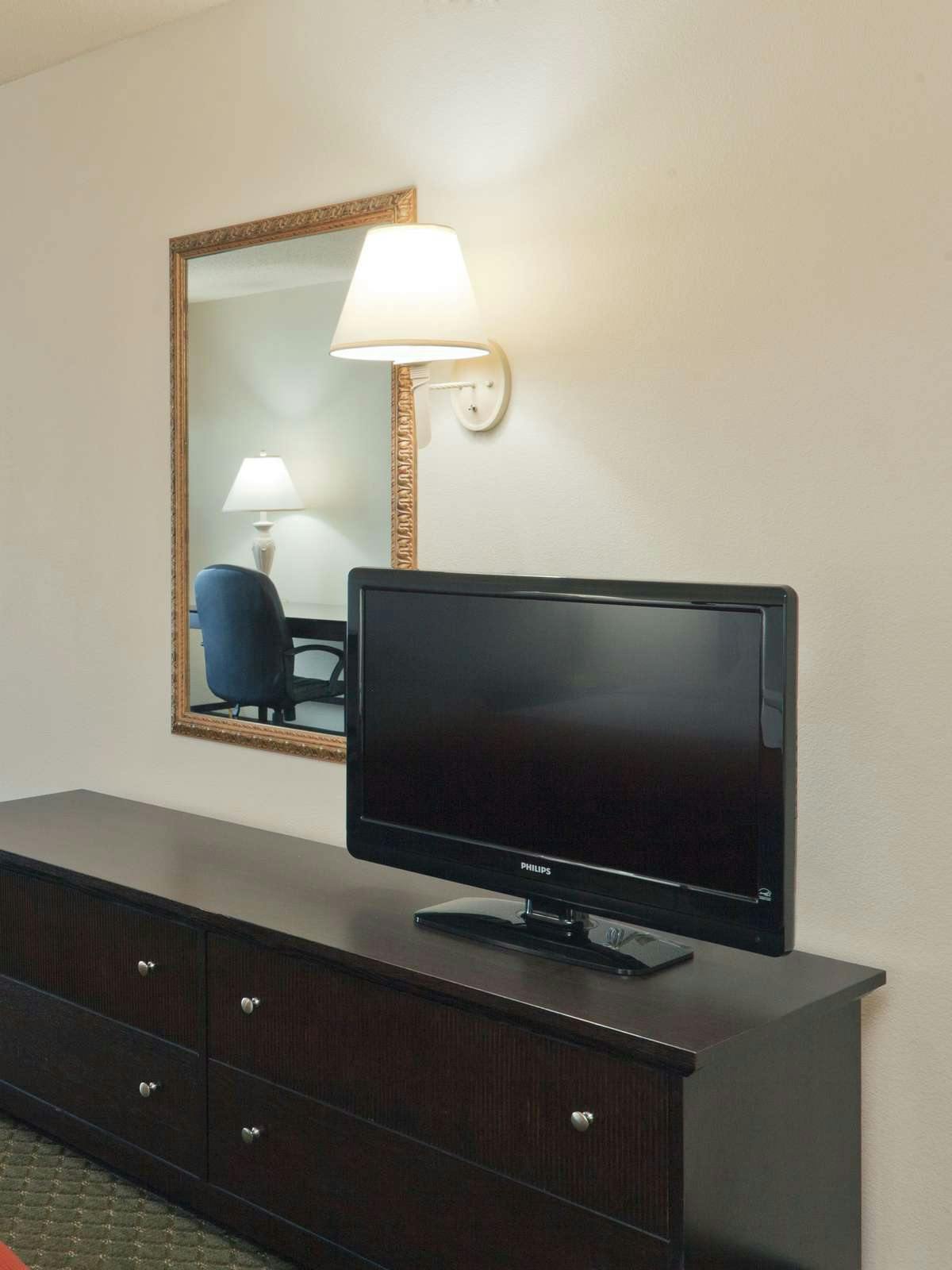 Hotel Holiday Inn Express Hotel & Suites Martinsville photo 3