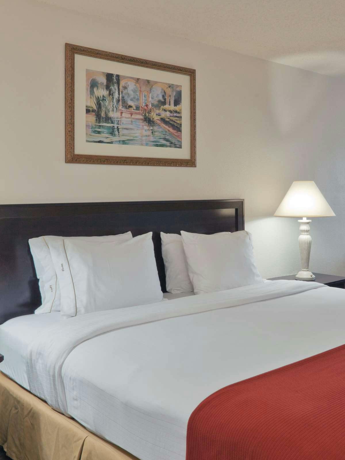 Hotel Holiday Inn Express Hotel & Suites Martinsville photo 1