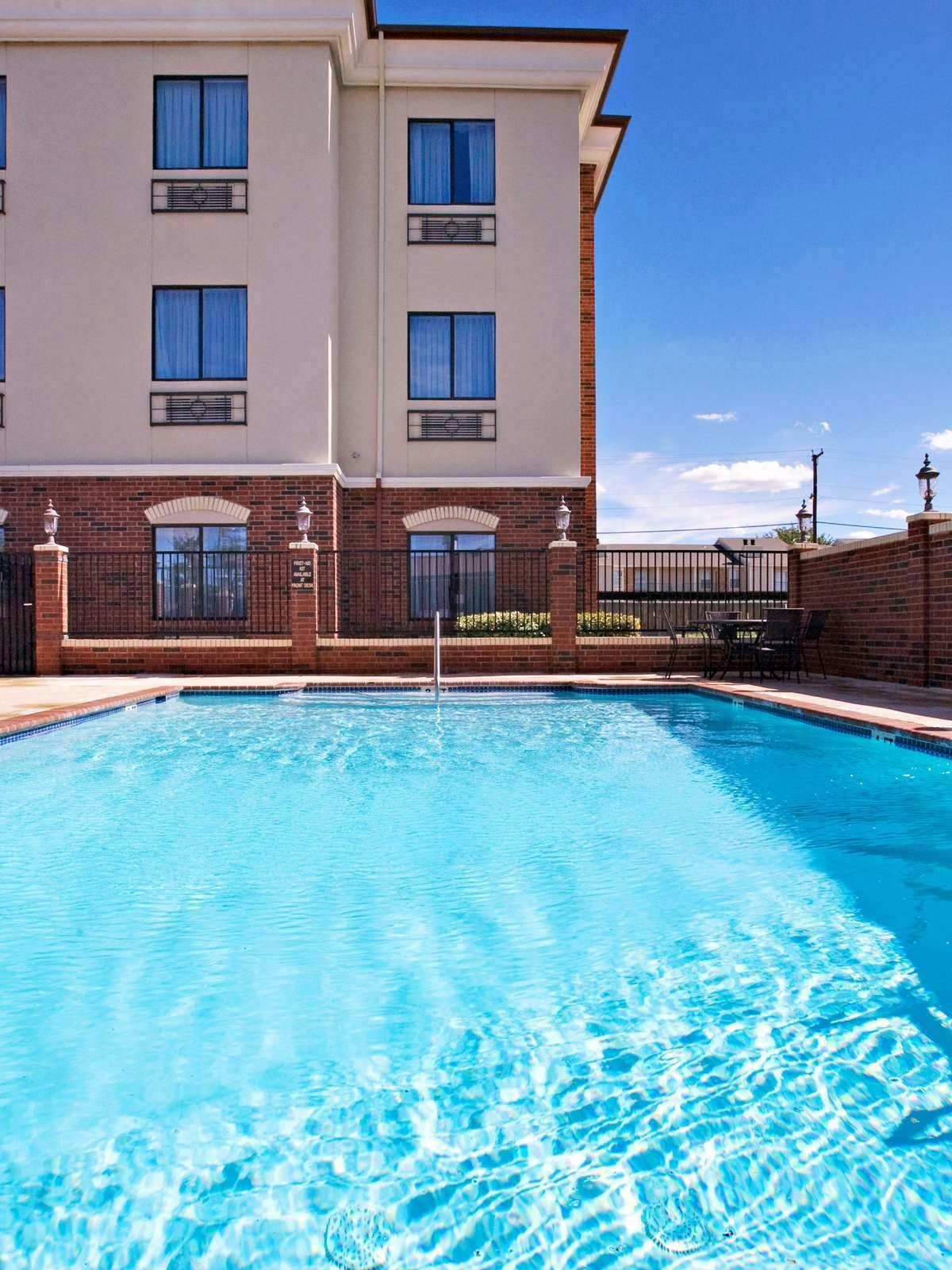 Hotel Holiday Inn Express Hotel & Suites Midland photo 1