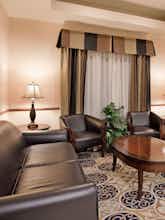 Hotel Holiday Inn Express Hotel & Suites Mcpherson photo 3