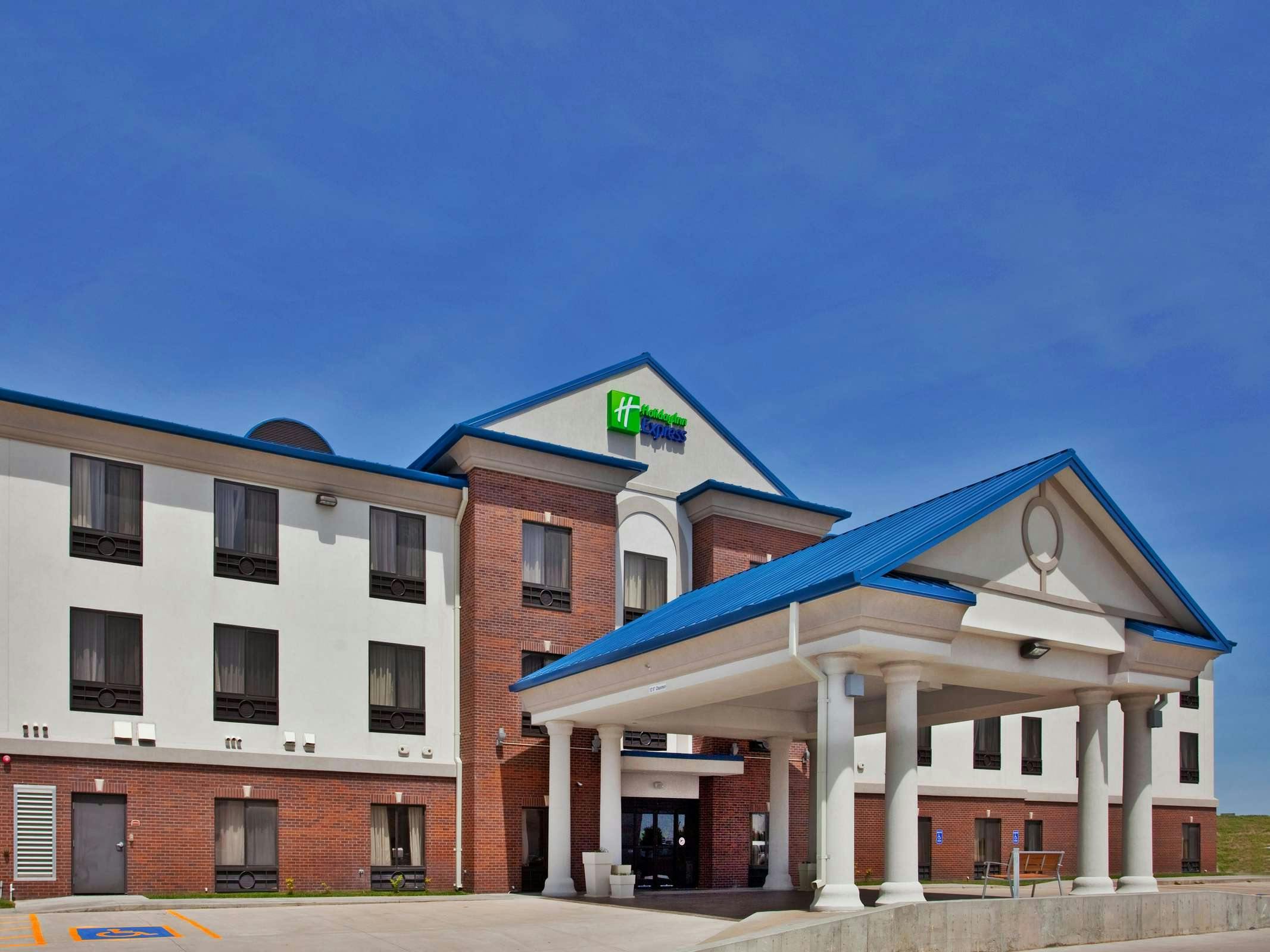 Holiday Inn Express Hotel & Suites Mcpherson