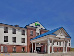 Holiday Inn Express Hotel & Suites Mcpherson