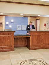 Hotel Holiday Inn Express Hotel & Suites Mcpherson photo 4