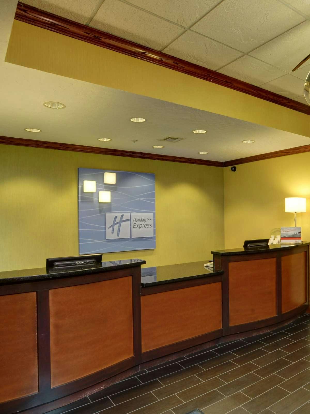 Hotel Holiday Inn Express Hotel & Suites Midwest City photo 5