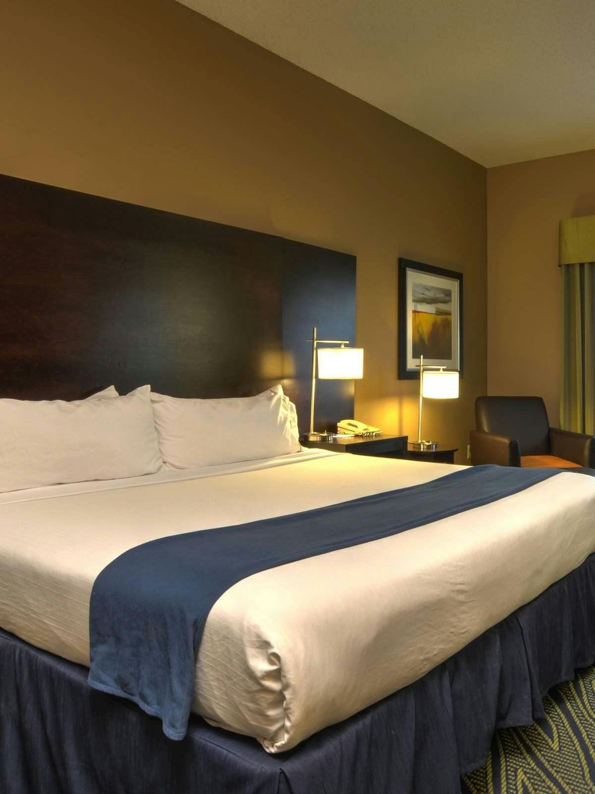 Hotel Holiday Inn Express Hotel & Suites Midwest City photo 1