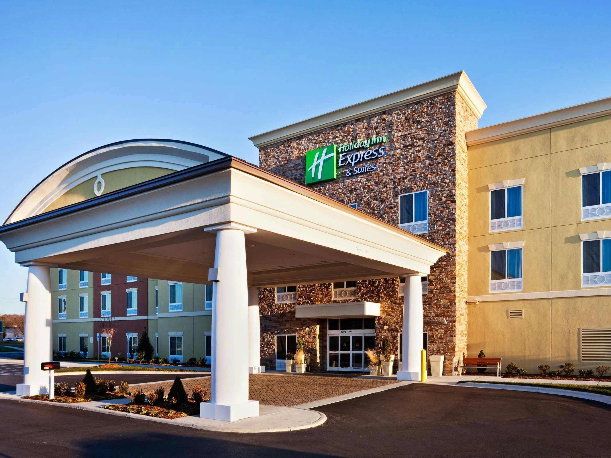 Holiday Inn Express Hotel & Suites Matthews