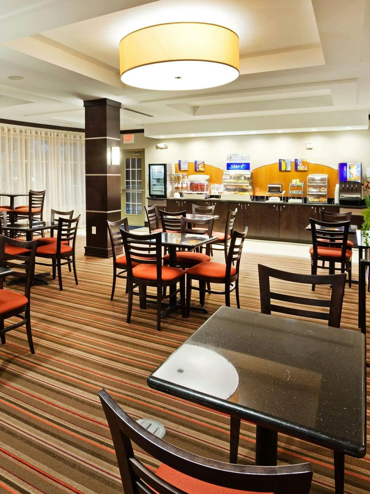 Hotel Holiday Inn Express Hotel & Suites Matthews photo 5