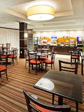 Hotel Holiday Inn Express Hotel & Suites Matthews photo 5