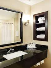 Hotel Holiday Inn Express Hotel & Suites Matthews photo 3