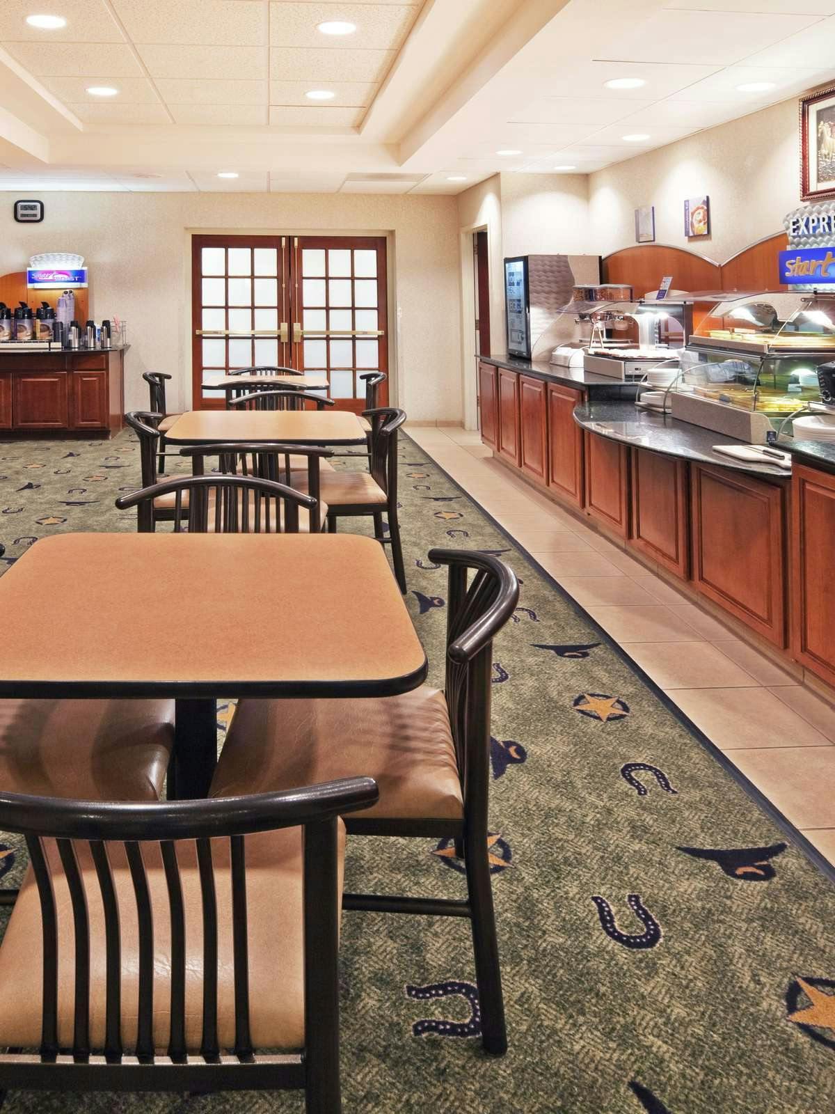 Hotel Holiday Inn Express Hotel & Suites Mesquite photo 4