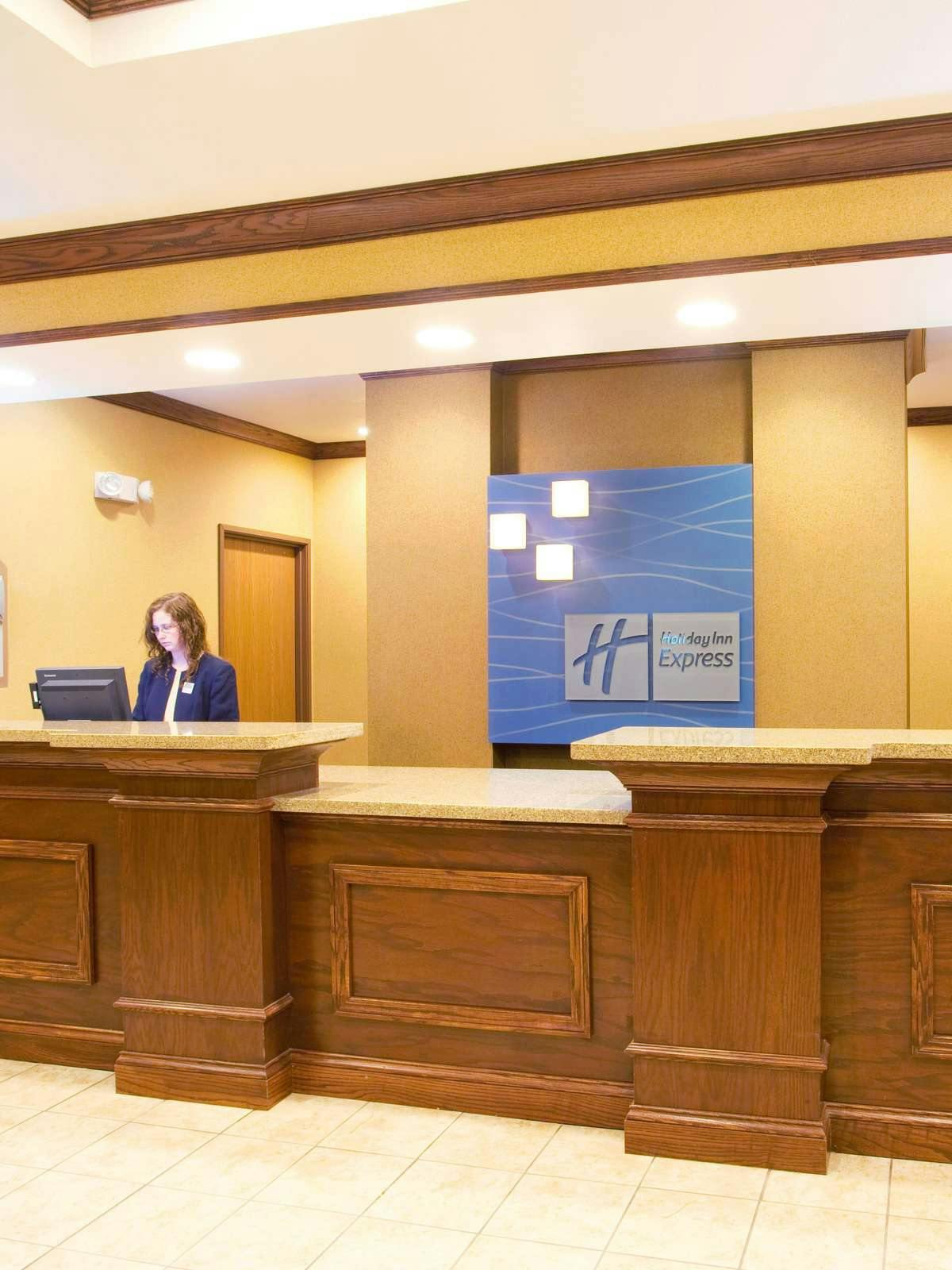 Hotel Holiday Inn Express Hotel & Suites Mattoon photo 4