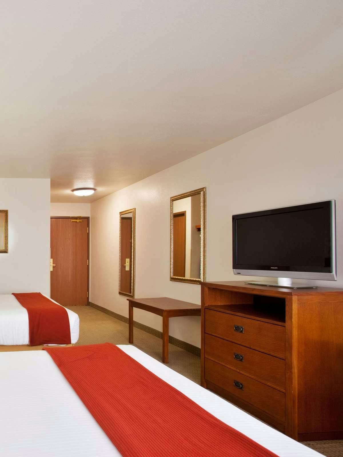 Hotel Holiday Inn Express Hotel & Suites Mattoon photo 2