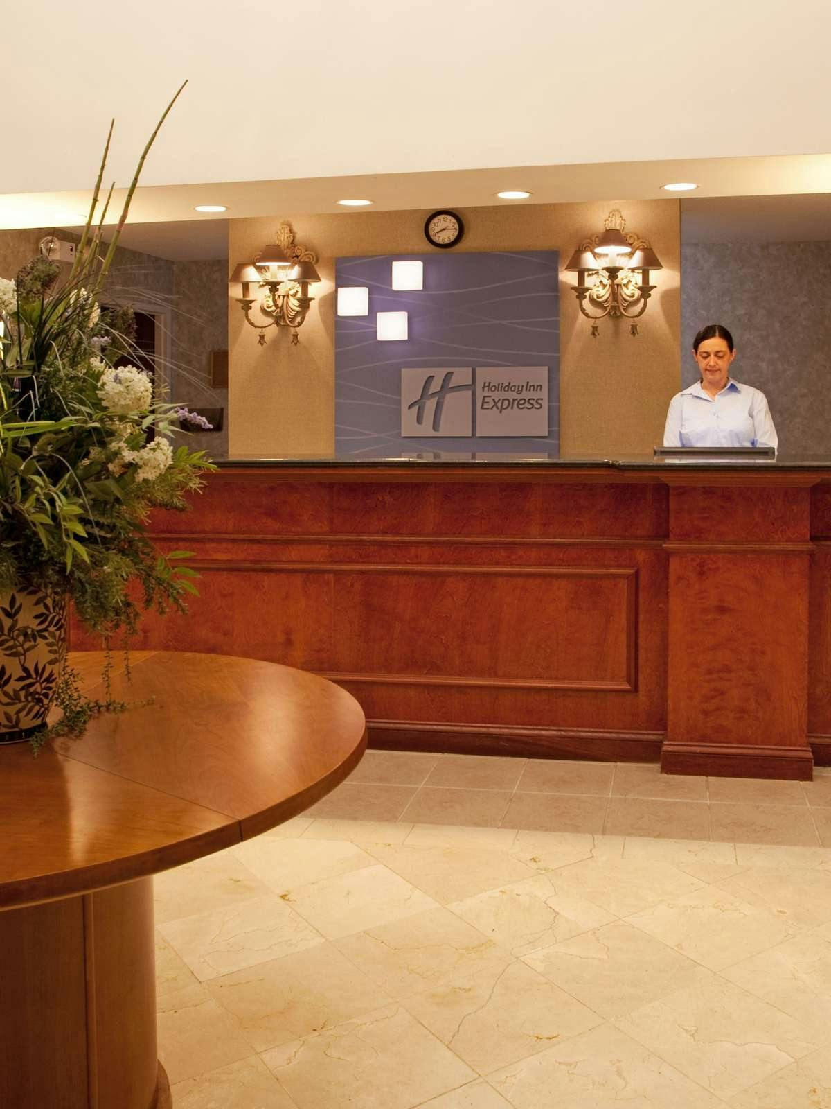 Hotel Holiday Inn Express Hotel & Suites Mebane photo 4