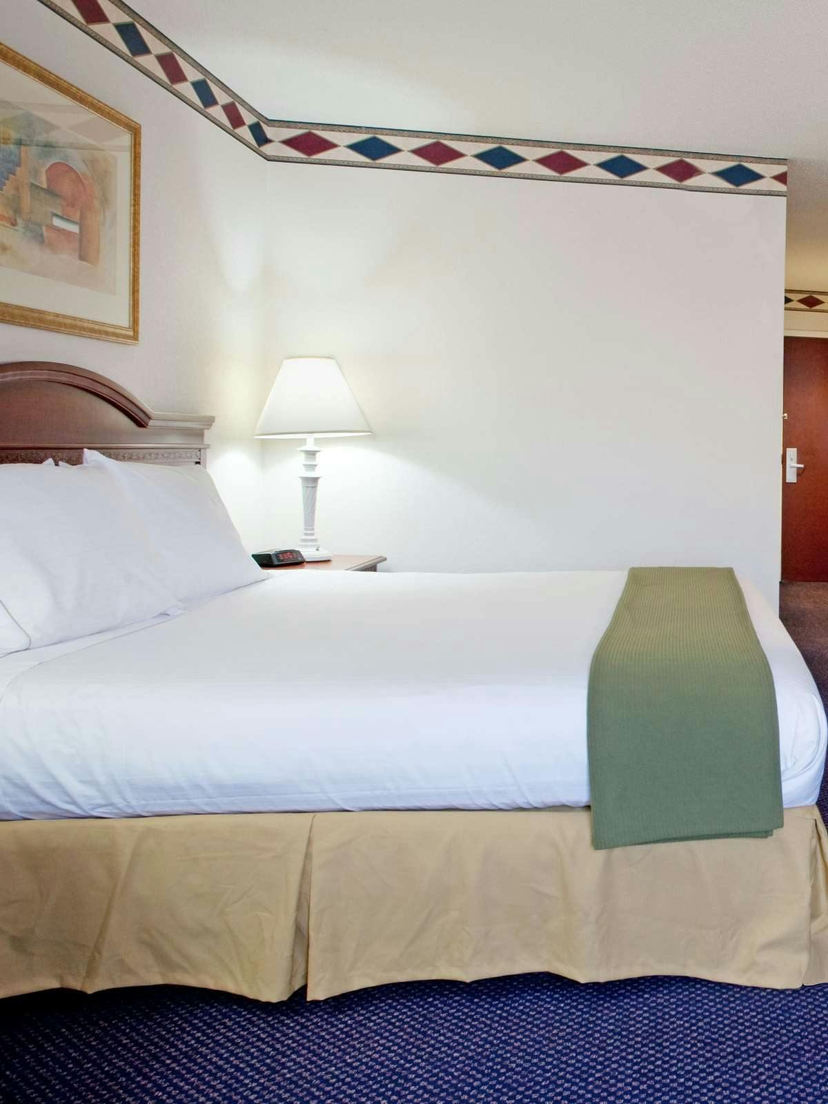 Hotel Holiday Inn Express Hotel & Suites Mebane photo 1