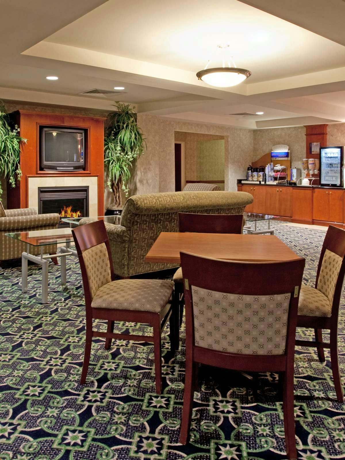 Hotel Holiday Inn Express Hotel & Suites Mebane photo 5