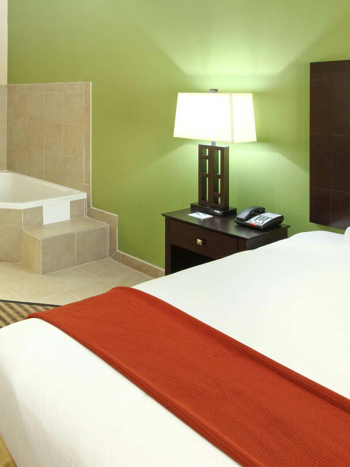 Hotel Holiday Inn Express Hotel & Suites Maumelle photo 1