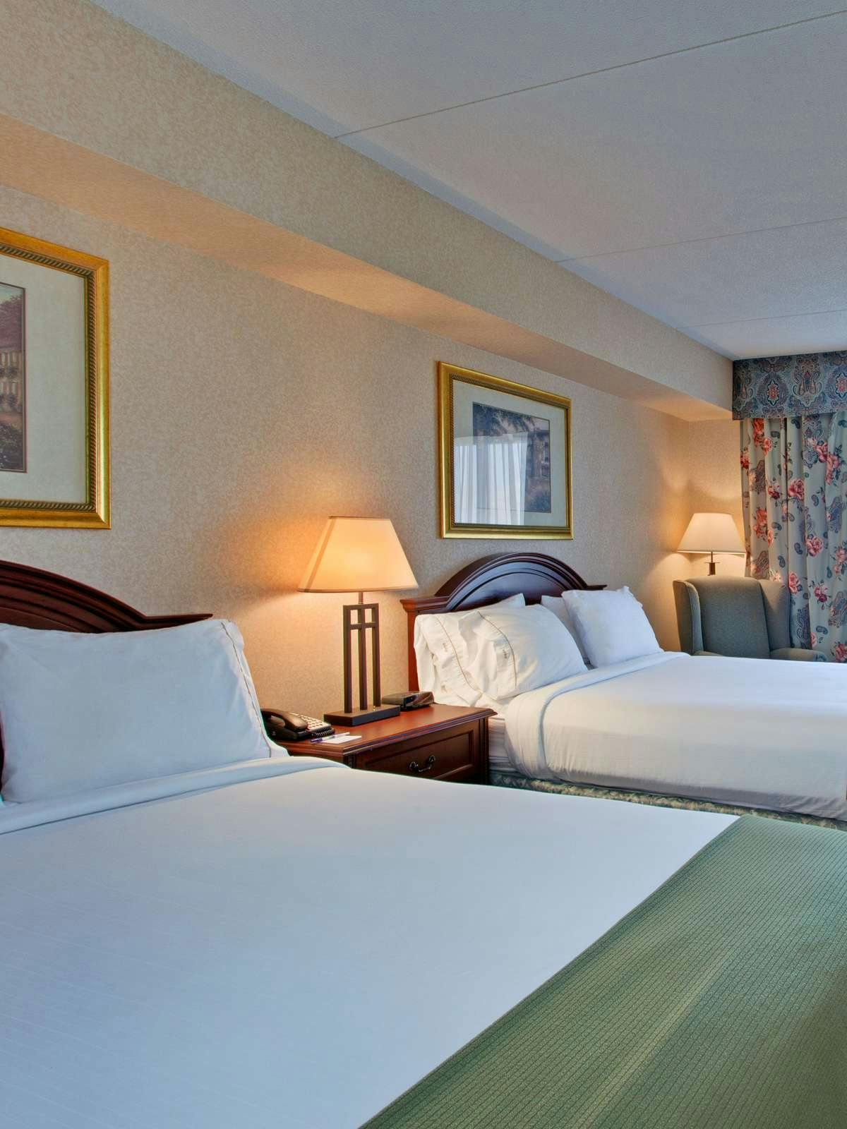 Hotel Holiday Inn Express Hotel & Suites Milton photo 1