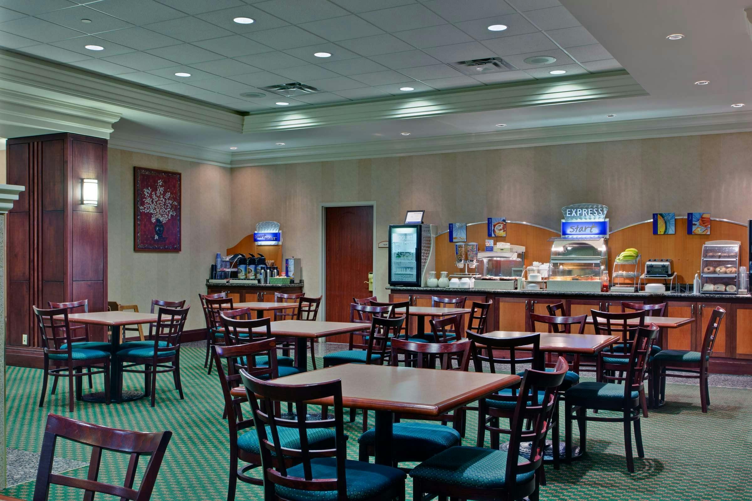 Hotel Holiday Inn Express Hotel & Suites Milton photo 5