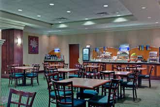 Hotel Holiday Inn Express Hotel & Suites Milton photo 5