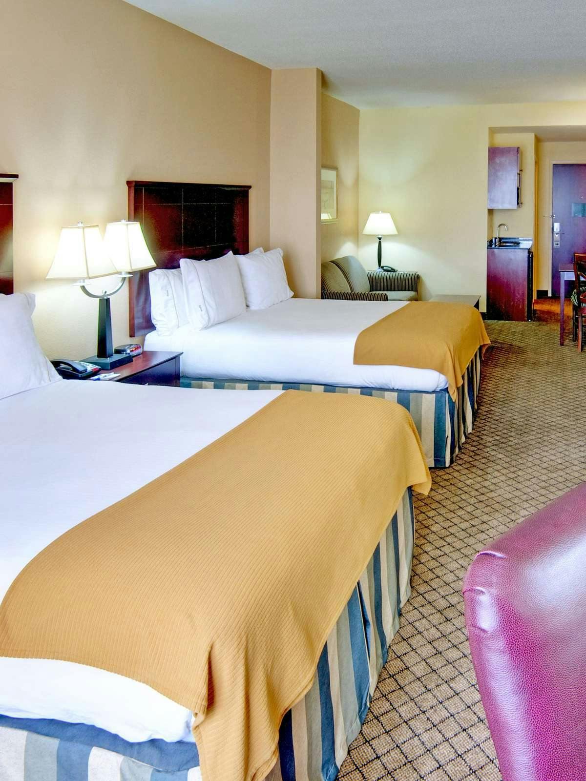 Hotel Holiday Inn Express Hotel & Suites Millington photo 1