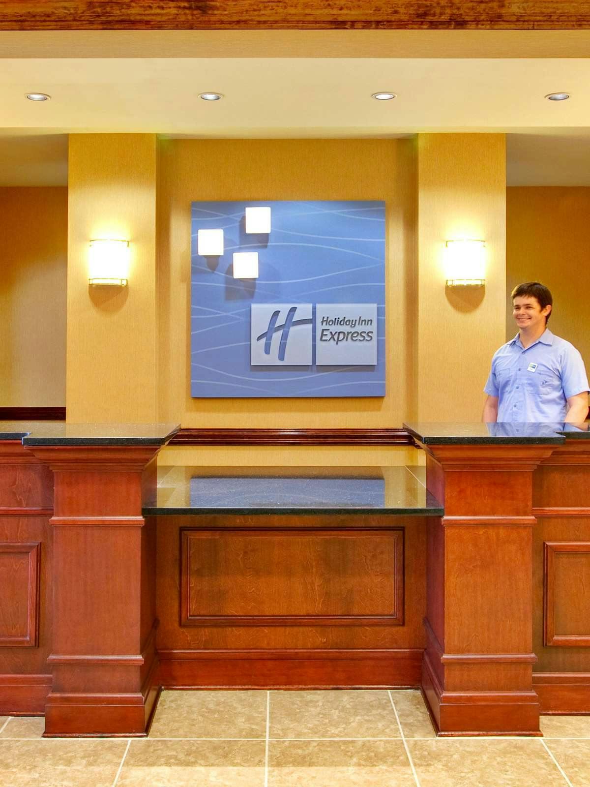 Hotel Holiday Inn Express Hotel & Suites Millington photo 4