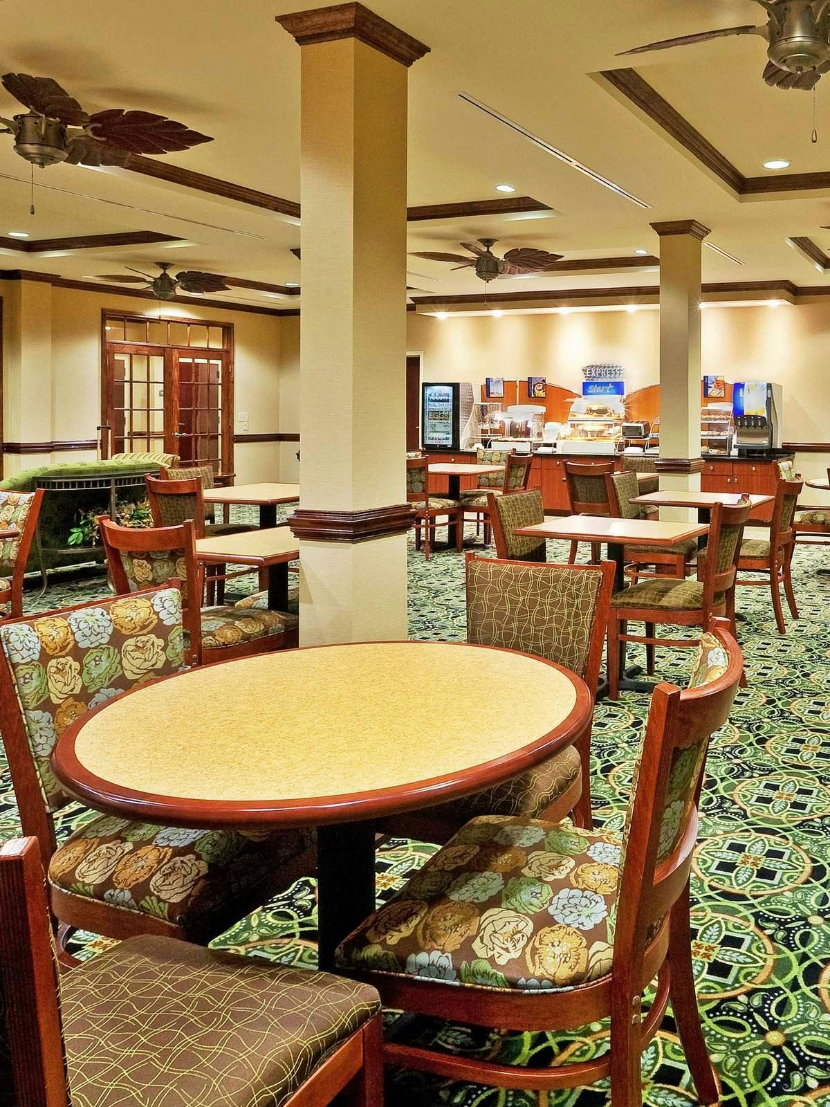 Hotel Holiday Inn Express Hotel & Suites Millington photo 5