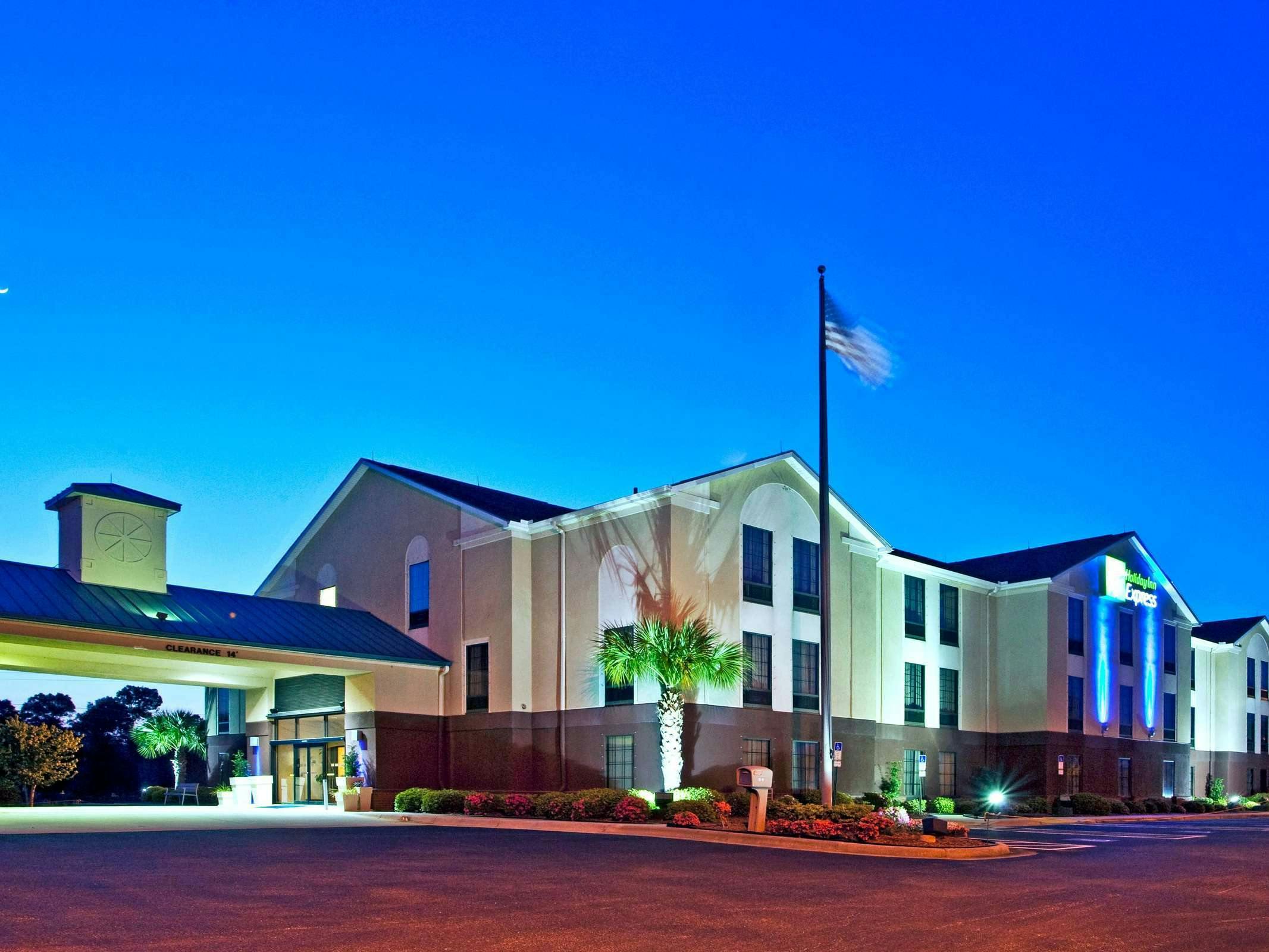 Holiday Inn Express Hotel & Suites Milton East I 10