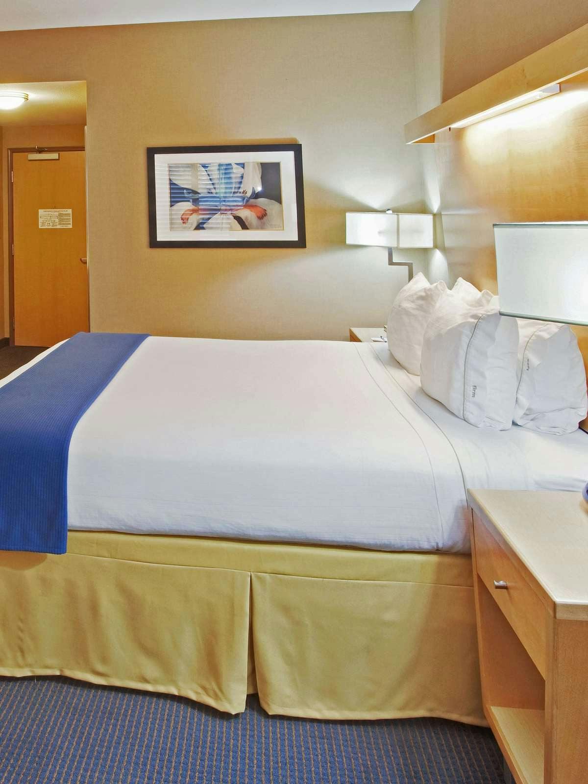 Hotel Holiday Inn Express Hotel & Suites Modesto photo 1