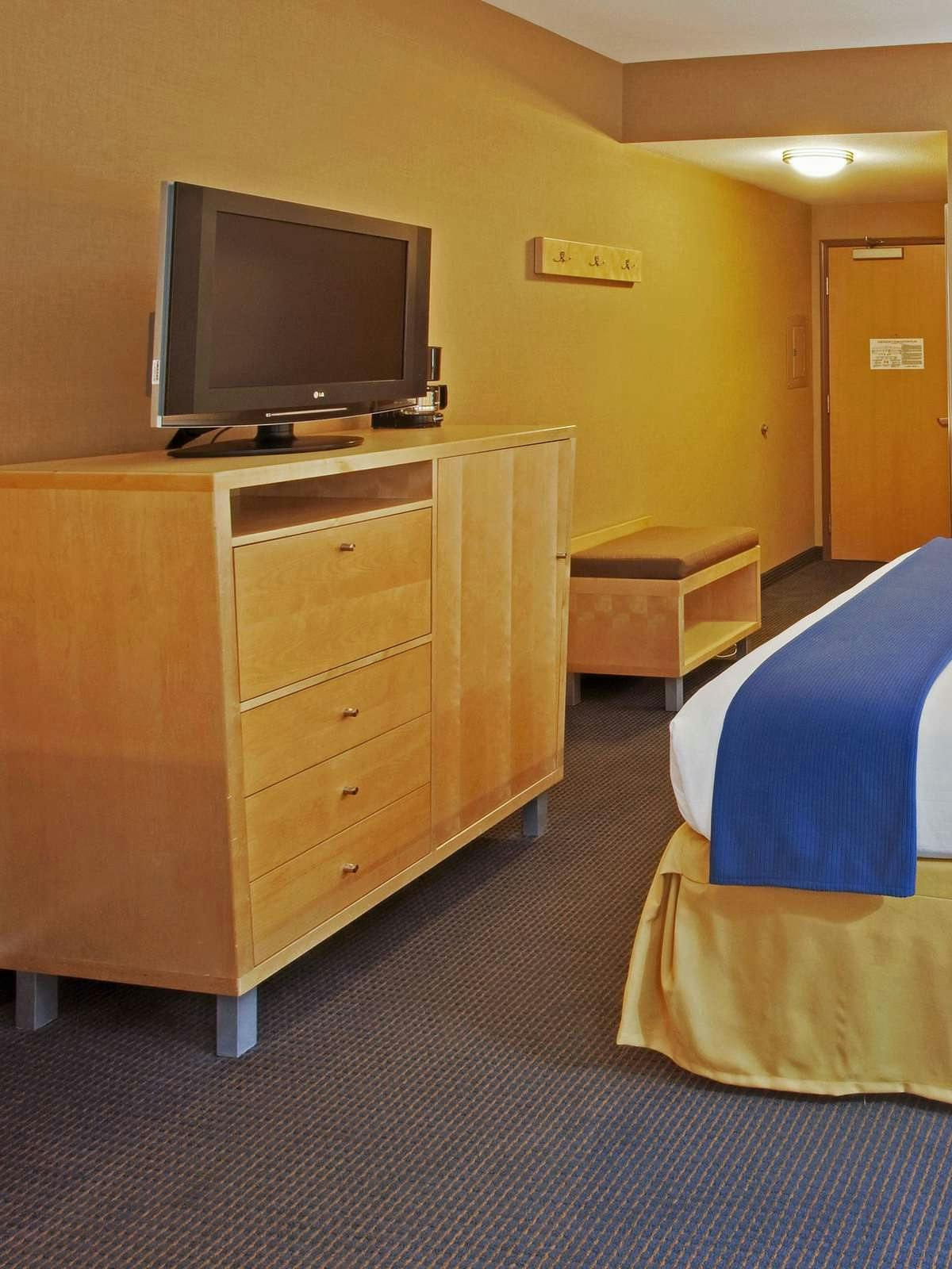 Hotel Holiday Inn Express Hotel & Suites Modesto photo 2