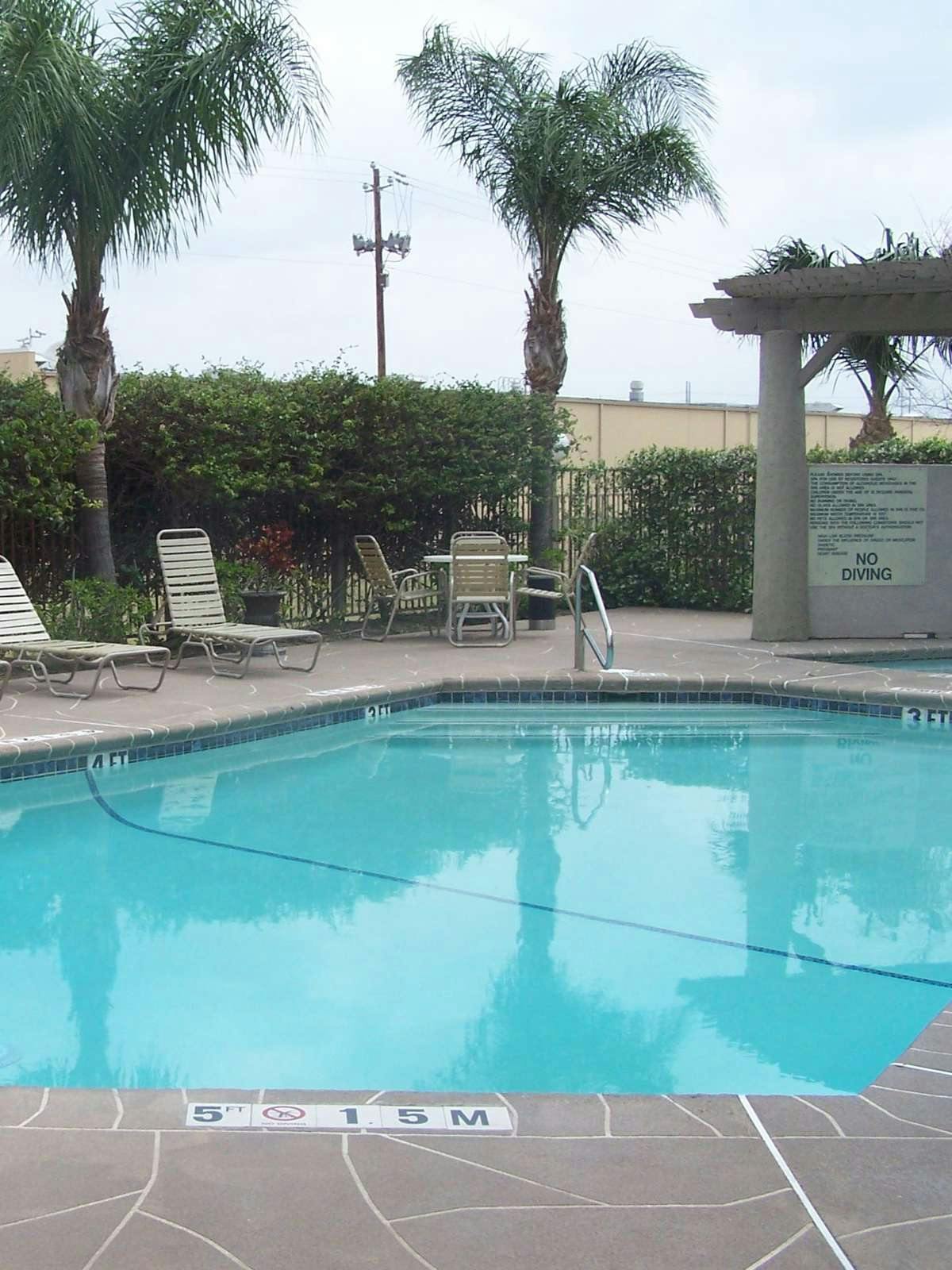 Hotel Holiday Inn Express Hotel & Suites Mission photo 1