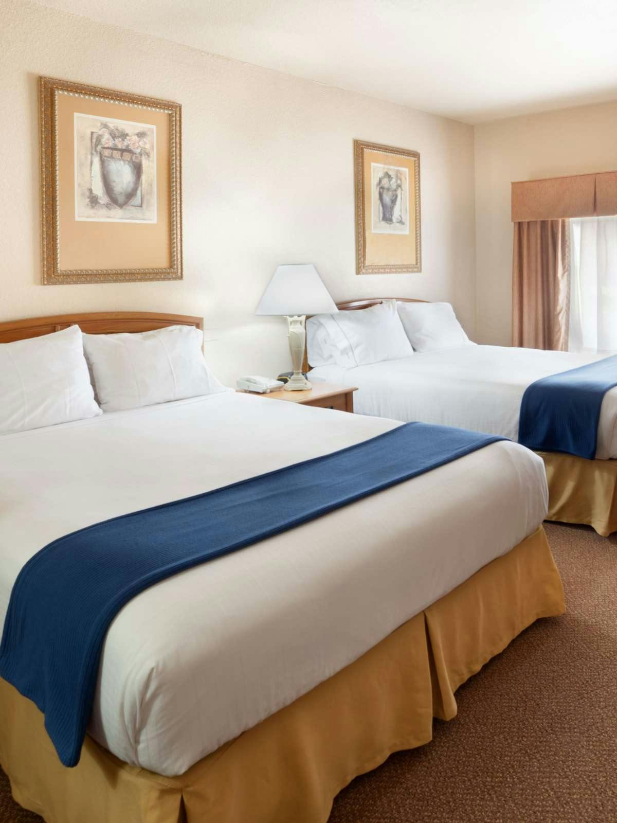 Holiday Inn Express Hotel & Suites Mission