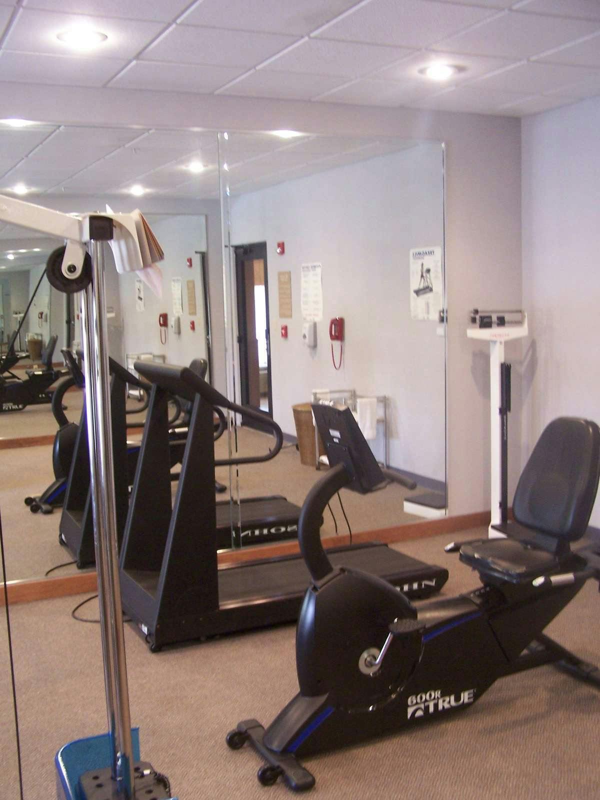 Hotel Holiday Inn Express Hotel & Suites Mission photo 2