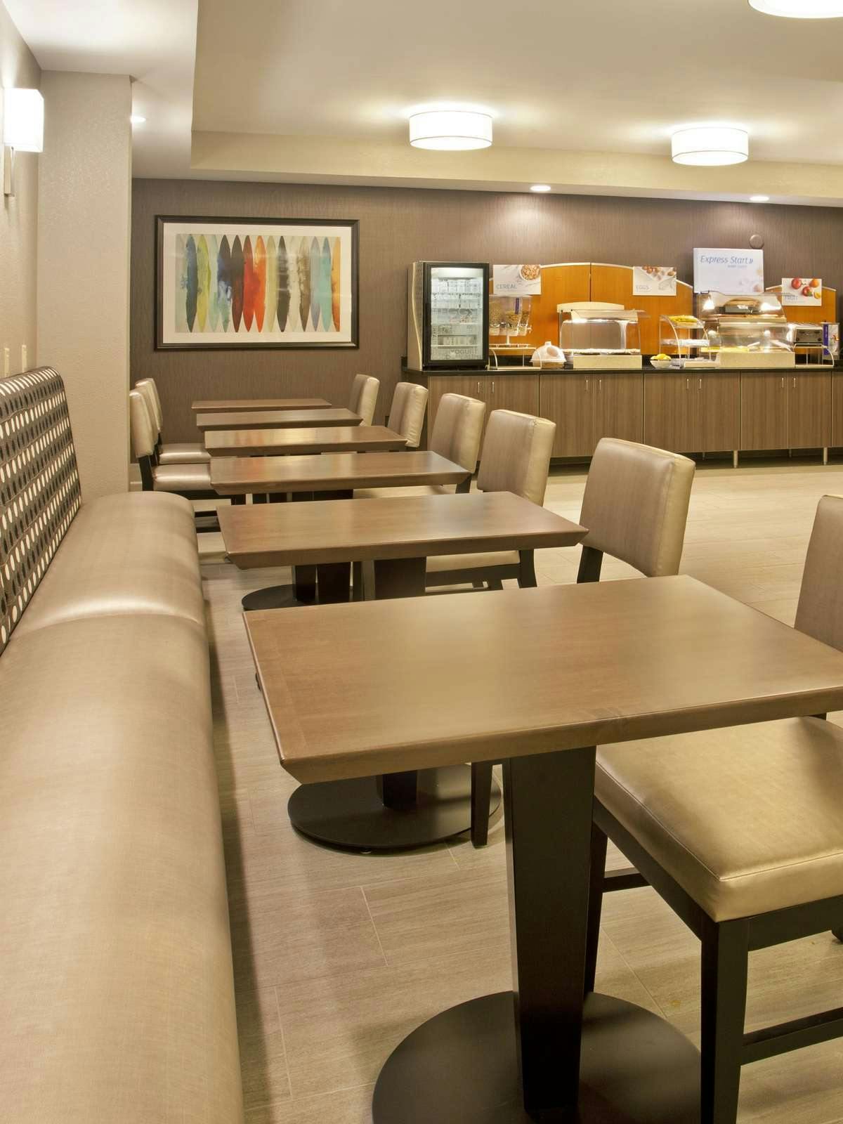 Hotel Holiday Inn Express Hotel & Suites Minnetonka photo 5