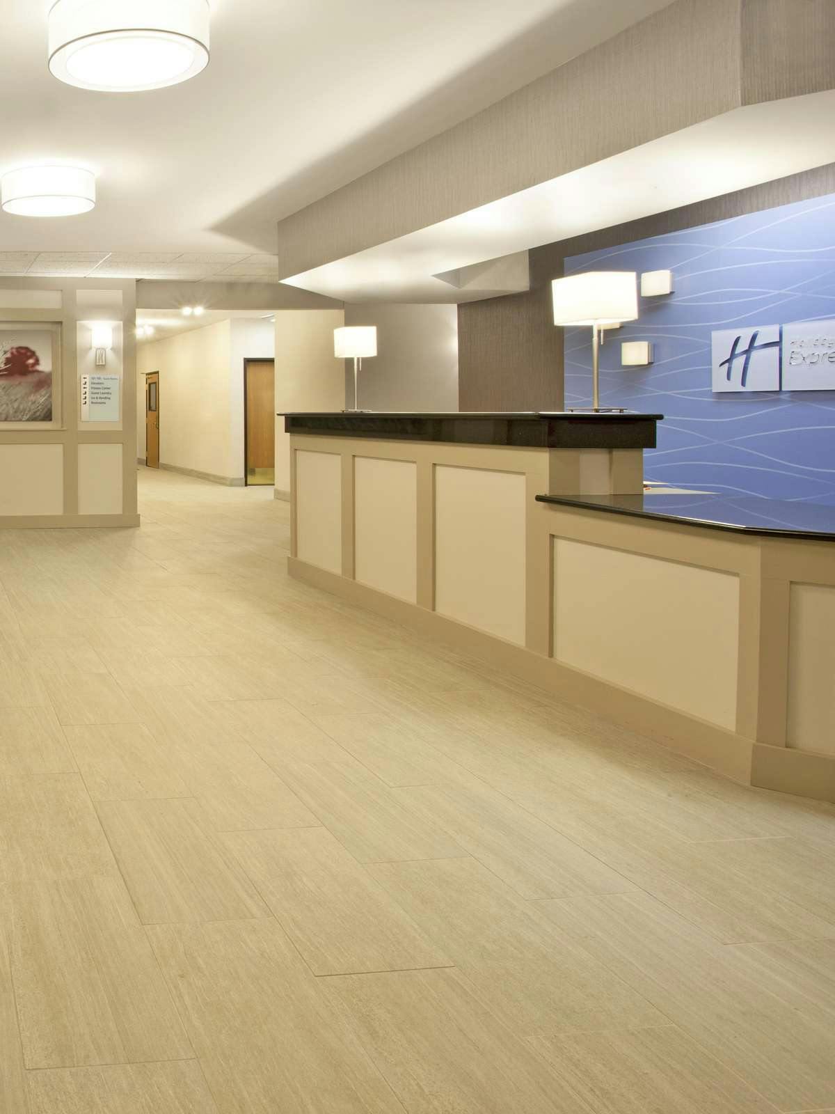 Hotel Holiday Inn Express Hotel & Suites Minnetonka photo 4
