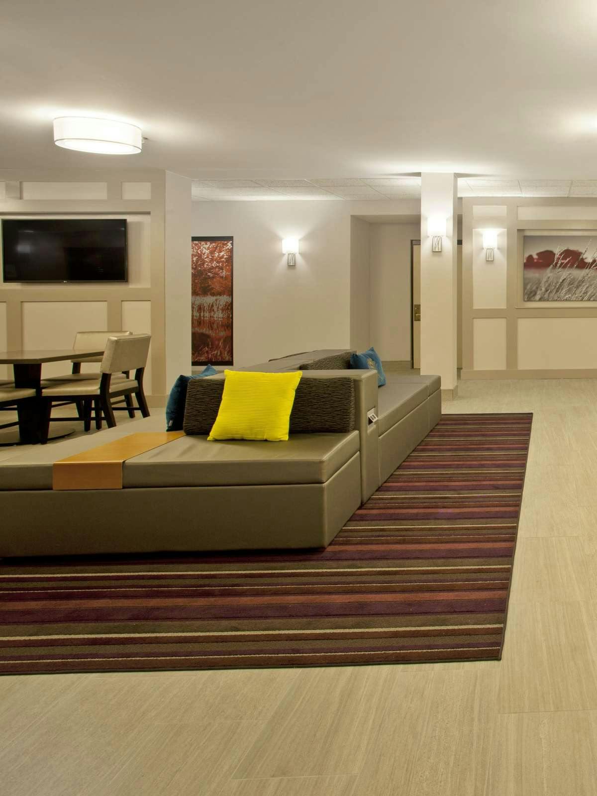 Hotel Holiday Inn Express Hotel & Suites Minnetonka photo 3