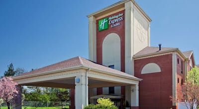 Holiday Inn Express Hotel & Suites Milford