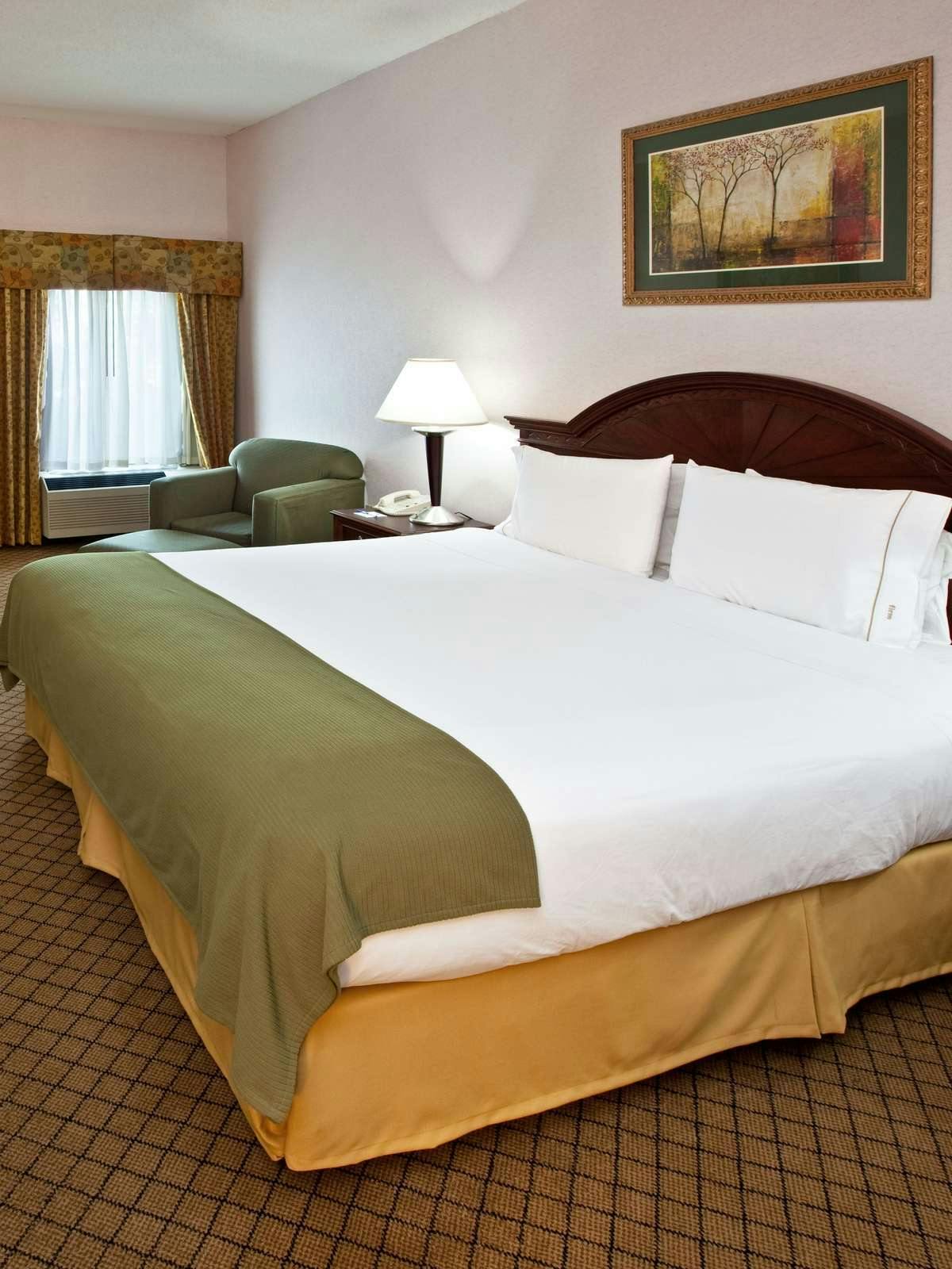 Hotel Holiday Inn Express Hotel & Suites Milford photo 1