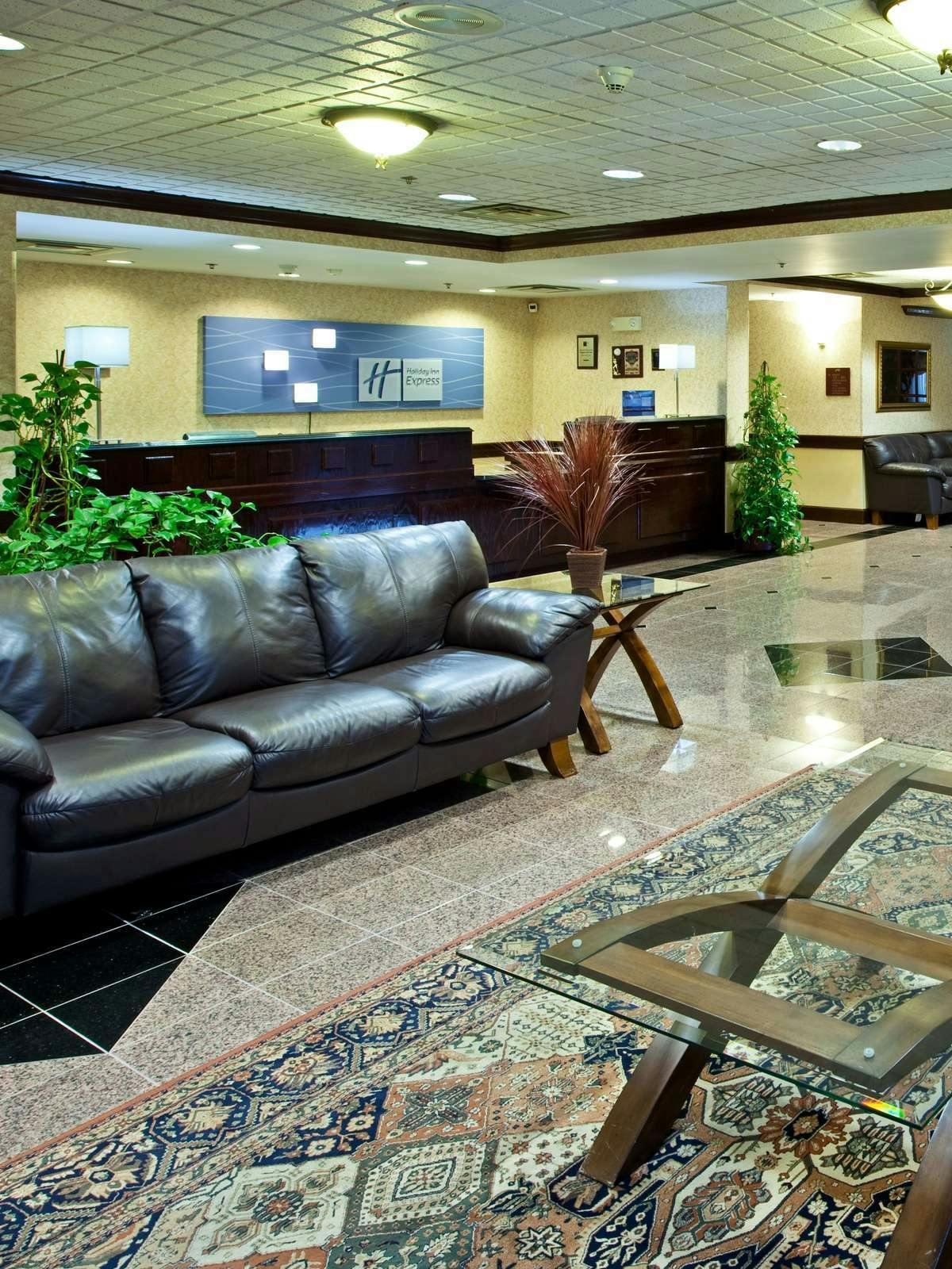 Hotel Holiday Inn Express Hotel & Suites Milford photo 4