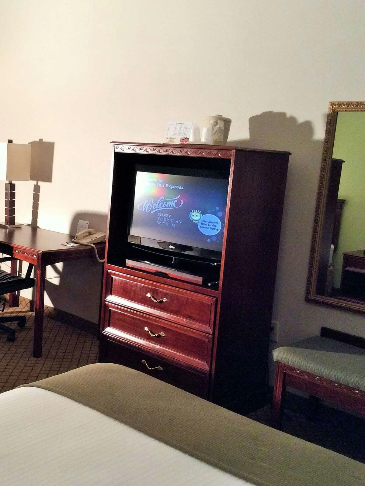 Hotel Holiday Inn Express Hotel & Suites Milford photo 2