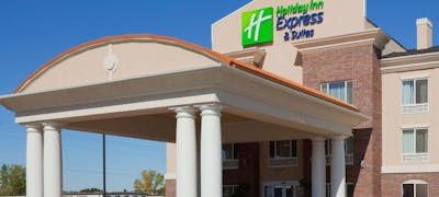 Holiday Inn Express Hotel & Suites Minot South