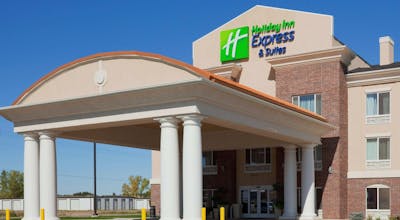 Holiday Inn Express Hotel & Suites Minot South