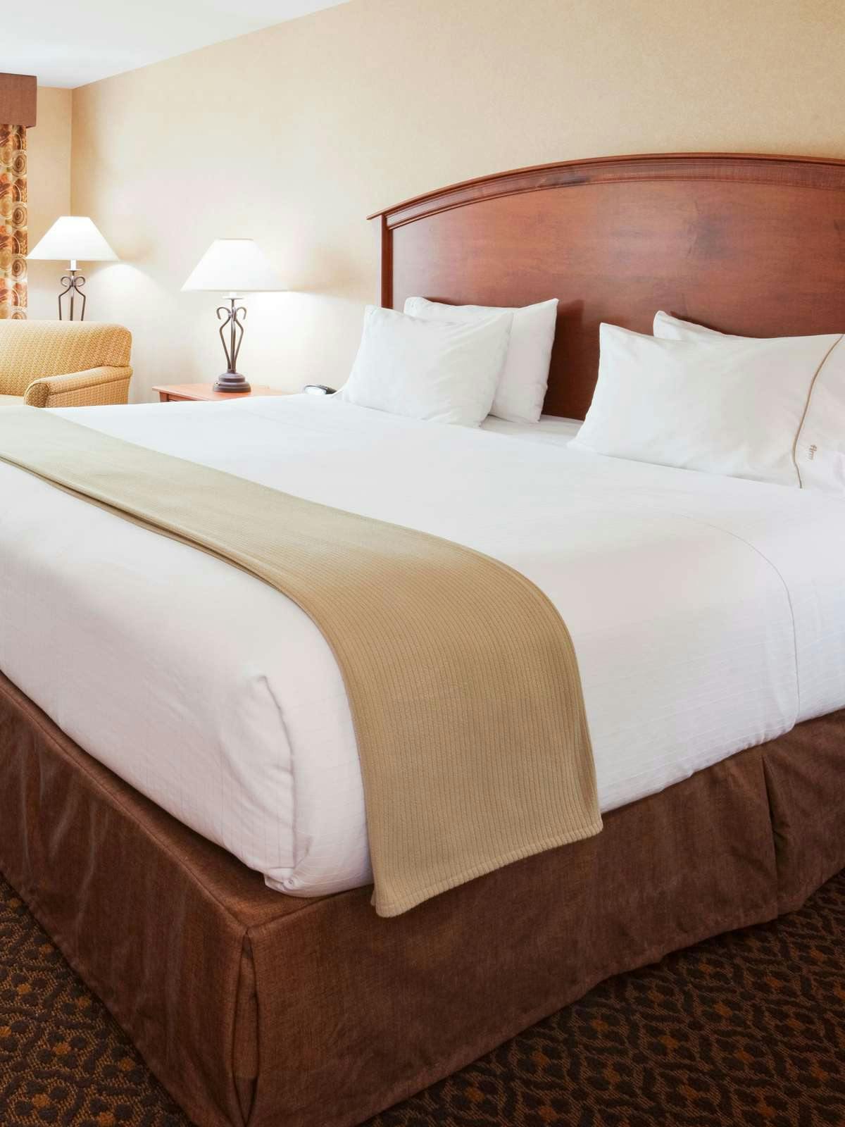 Hotel Holiday Inn Express Hotel & Suites Mitchell photo 1