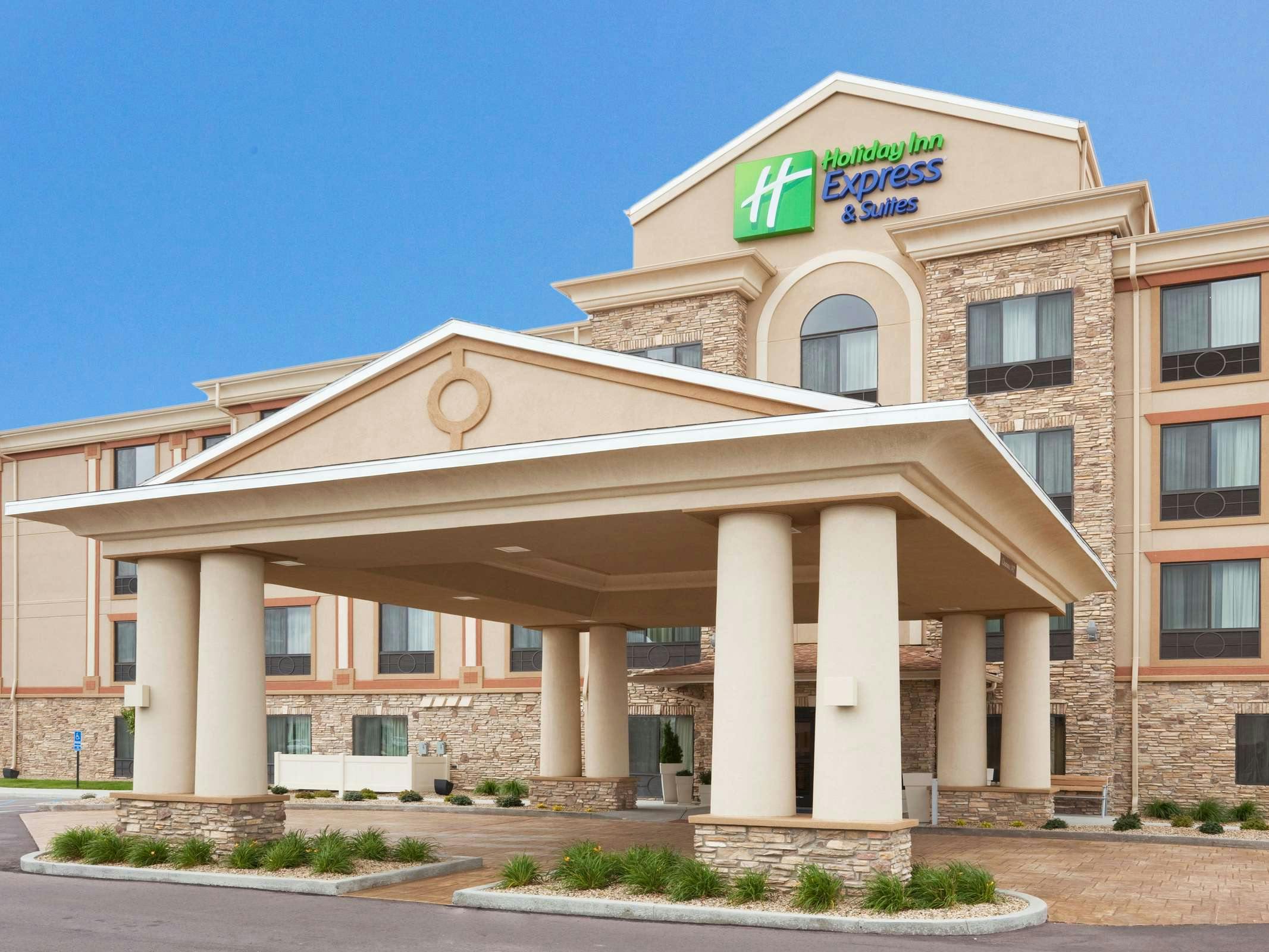 Holiday Inn Express Hotel & Suites Mitchell